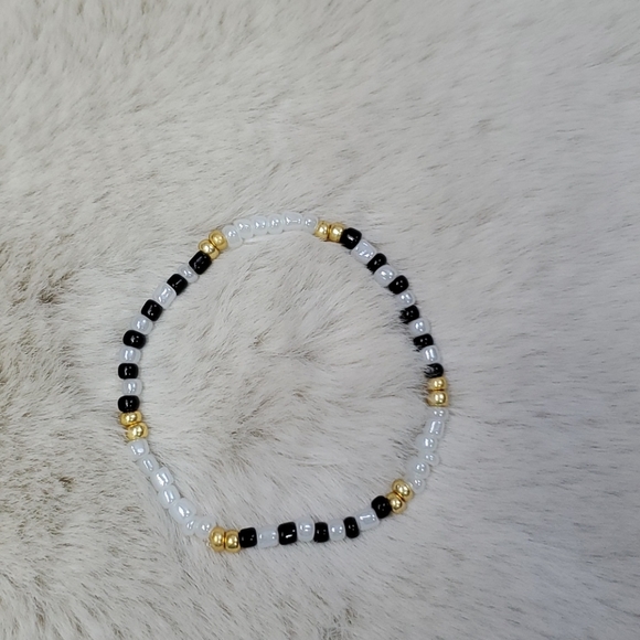 *NEW* Handmade Stretchy Beaded Bracelet - Picture 5 of 7